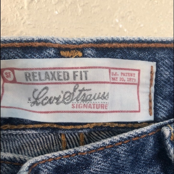 Levi Straus Relaxed Fit Cut Off Jean Shorts - Picture 4 of 8